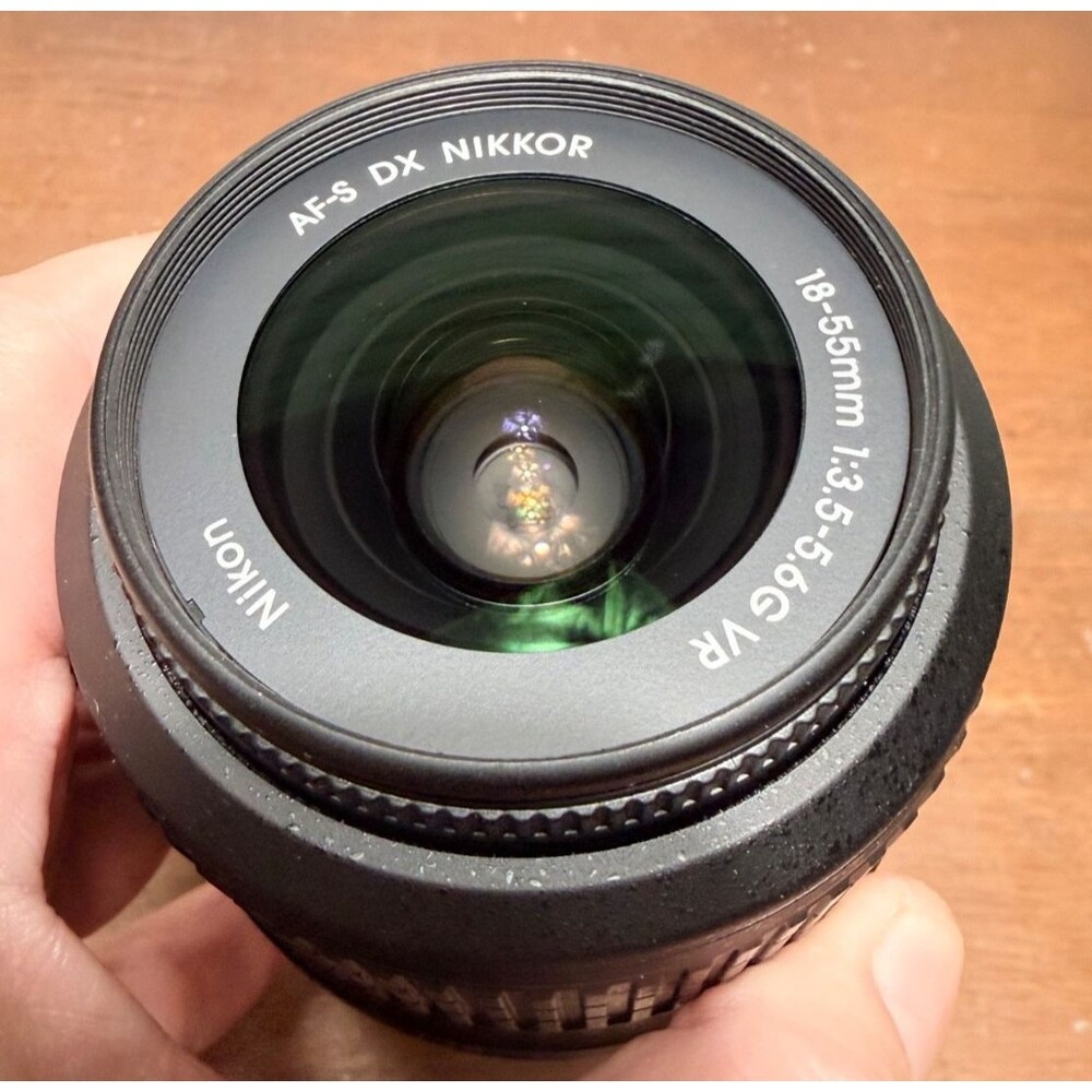 Nikon AF-S DX Nikkor 18-55mm f/3.5-5.6 dx vr Auto Lens
